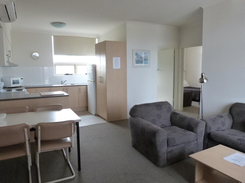 Glenelg Holiday Apartments - Corfu Adelaide Quarto foto