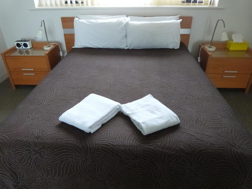 Glenelg Holiday Apartments - Corfu Adelaide Quarto foto